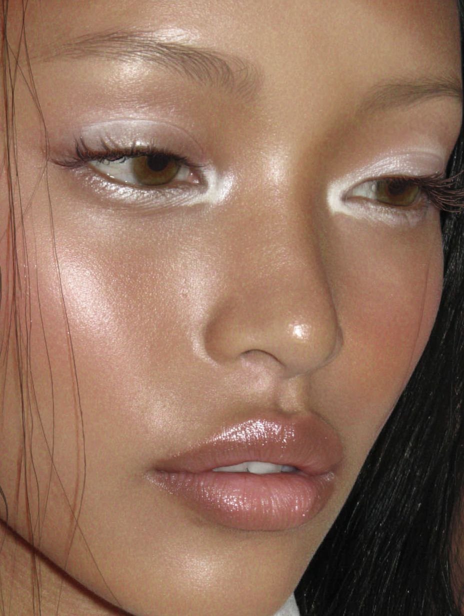 Eye Makeup for Sunken Eyes: 5 Ideas That Add Volume 1 Person with shimmering light-colored eyeshadow on eyelids and glossy lips.