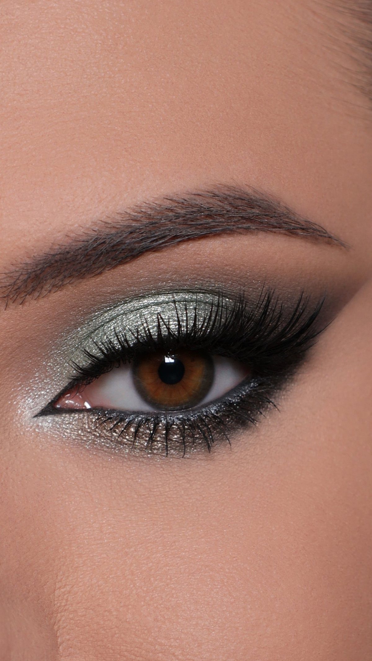 How to Do Makeup for Big Eyelids: 7 Ideas to Try 3 Eye with shimmery green eyeshadow and dark matte shadow in a V shape.