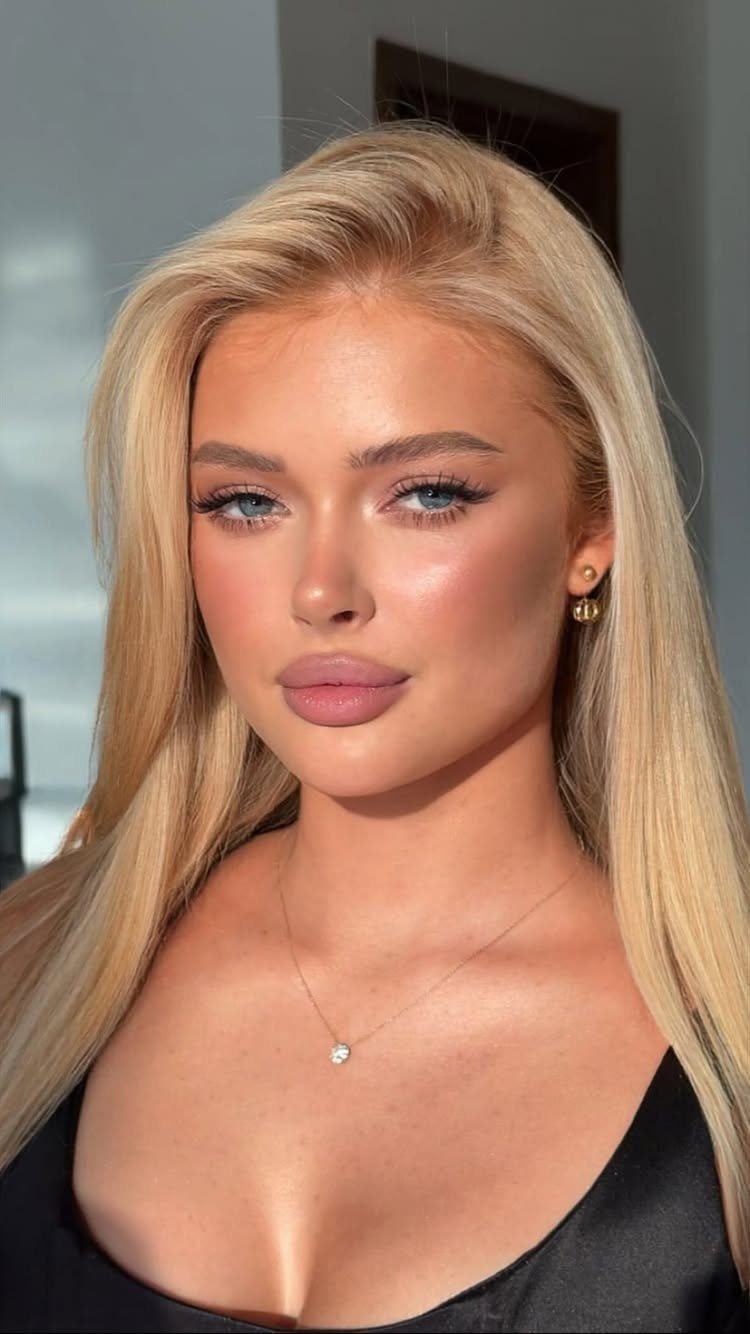 Makeup for Pale Skin and Blue Eyes: 6 Looks to Try 4 Woman with pale skin and blue eyes wearing mauve lipstick and neutral makeup.