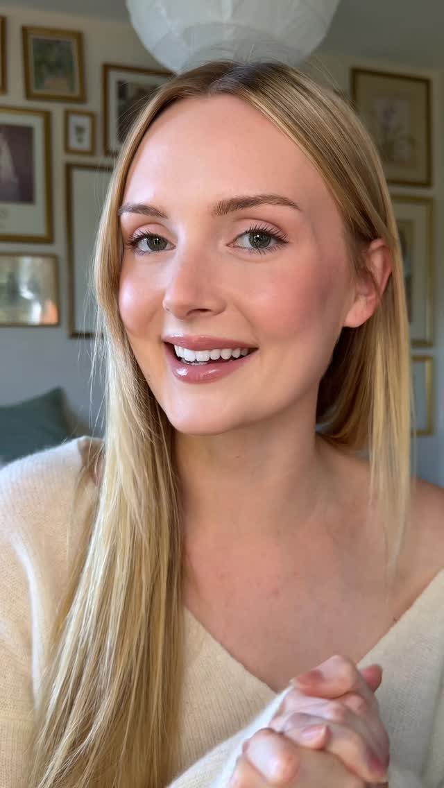 Makeup for Pale Skin and Blue Eyes: 6 Looks to Try 2 Woman with pale skin and blue eyes wearing peach blush and neutral makeup.