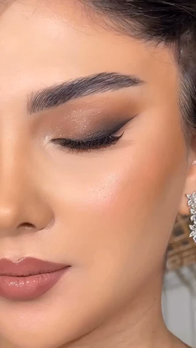 Natural Bronzy Makeup Looks: 10 Warm Glow Ideas 6 Woman with natural bronzy makeup, warm brown eyeshadow, and matte mauve-brown lipstick.