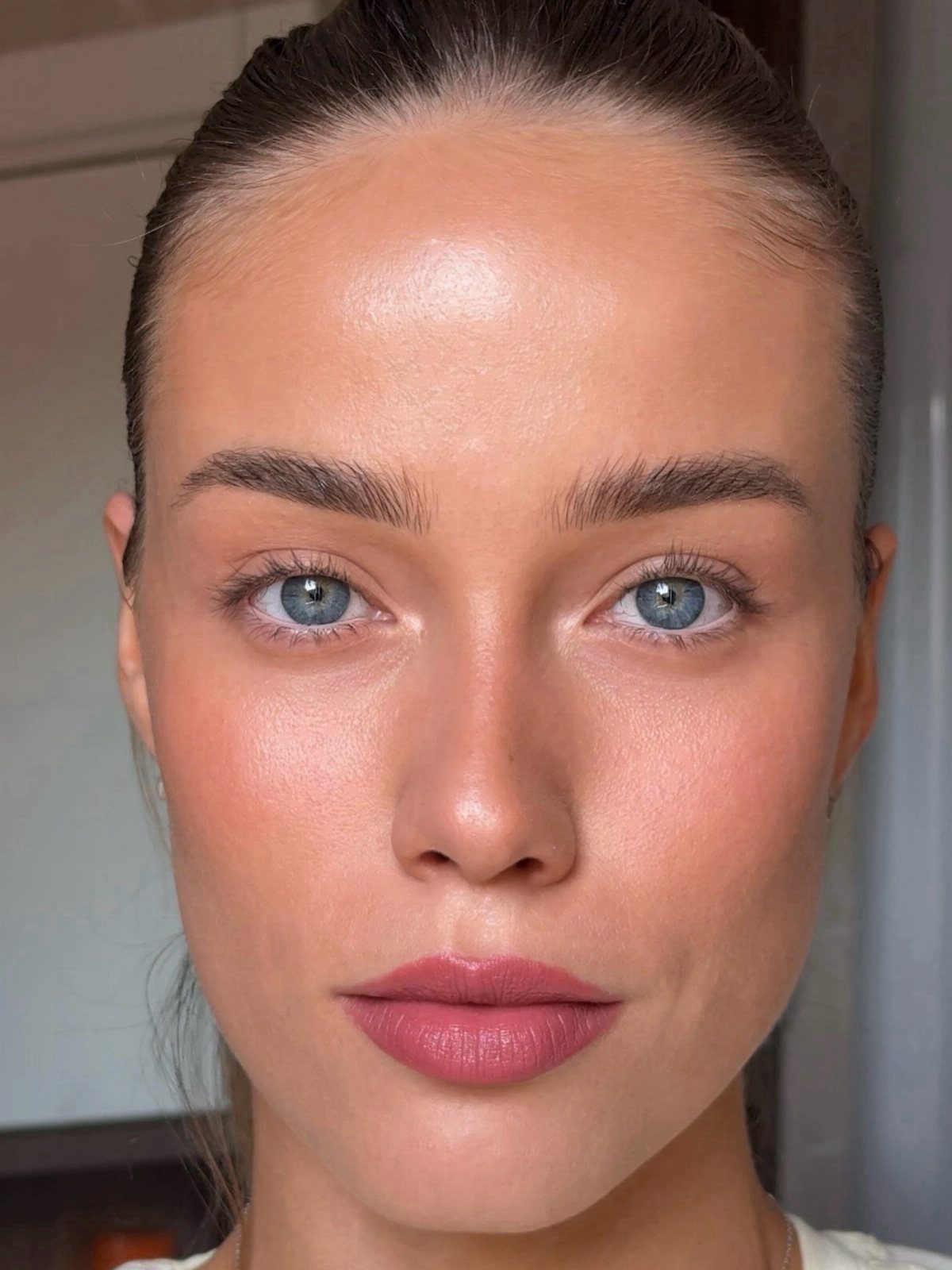 Square Face Shape Makeup Ideas: 6 Looks for Soft Angles 4 Woman with a square face shape wearing natural makeup and pink lipstick.
